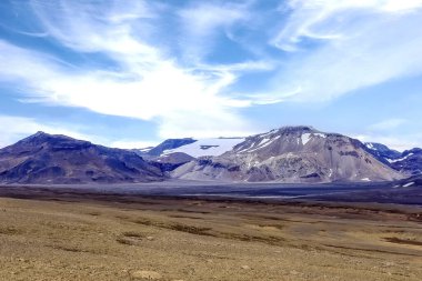 Prestahnjukur, Batı İzlanda 'da bir buzul altı volkanı. 