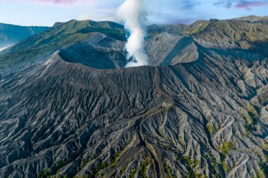 Tengger Caldera, Endonezya 'daki Java adası, aktif Bromo volkanı. Bromo-Tengger-Semeru Ulusal Parkı