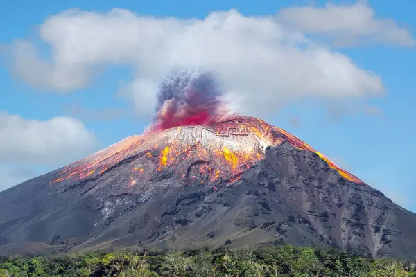 Meksika 'da aktif Popocatepetl volkanı