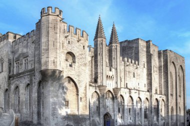Papalık Sarayı ya da Fransızca Palais des Pape. Avignon; Vaucluse, Fransa