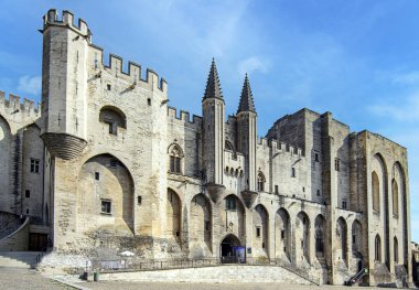 Papalık Sarayı ya da Fransızca Palais des Pape. Avignon; Vaucluse, Fransa