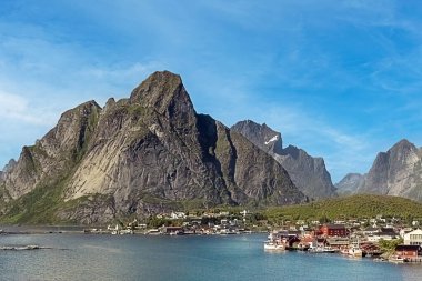 Lofoten, Norveç 'teki Reine köyü