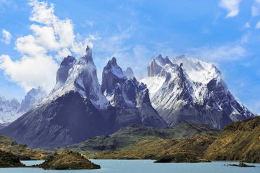 Güney Şili 'deki Torres del Paine Ulusal Parkı. Los Kuernos Kayalıkları