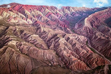 Arjantin 'in Jujuy eyaletindeki Serrania de Hornocal sıradağları.