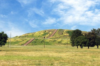 Cahokia Mounds, UNESCO site in Illinois, features Monks Mound, North America's largest pre-Columbian earthwork. This ancient Mississippian site reflects indigenous engineering and highlights the cultural importance of Native American civilization clipart