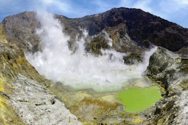Beyaz Ada / Whakaari, Yeni Zelanda 'da volkan krateri ve fümeroller