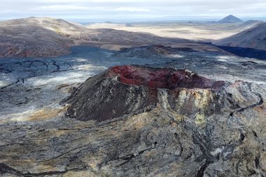 İzlanda 'daki Reykjanes yarımadasındaki Fagradalsfall volkanik sisteminin hava görüntüsü.