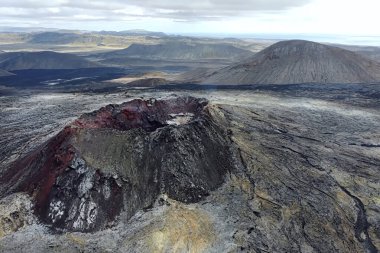 İzlanda 'daki Reykjanes yarımadasındaki Fagradalsfall volkanik sisteminin hava görüntüsü.