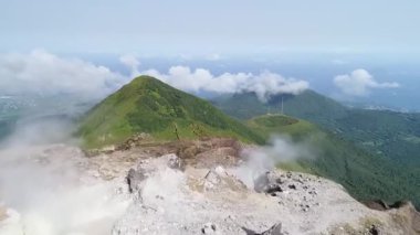 Basse-Terre, Guadeloupe 'daki La Soufriere volkanı ya da Grande Soufriere' deki Fumerolles.