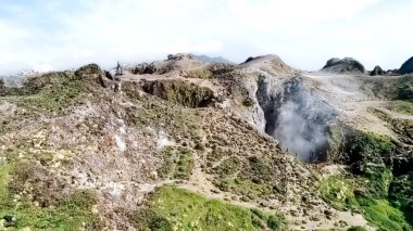 Basse-Terre, Guadeloupe adasındaki La Soufriere volkanı ya da Grande Soufriere