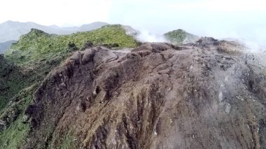 Basse-Terre, Guadeloupe adasındaki La Soufriere volkanı ya da Grande Soufriere
