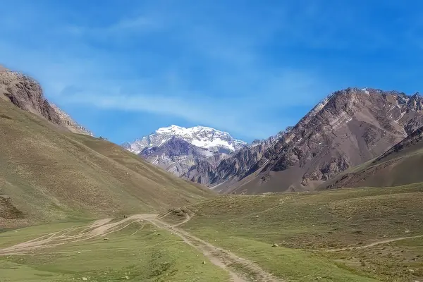 Aconcagua; Andes sıradağları, Arjantin 'in Mendoza eyaletinde. Güney Amerika