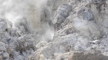 Phlegrean Fields süpervolkanı, Napoli Körfezi, İtalya 'dan duman ve sülfür dumanı