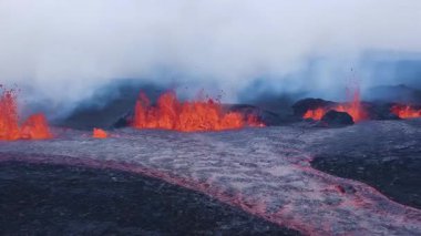 Reykjanes Yarımadası, Güney Yarımadası ya da İzlanda 'nın güneybatısındaki Reykjanesskagi. Patlayıcı volkanik patlama 16 Temmuz 2025