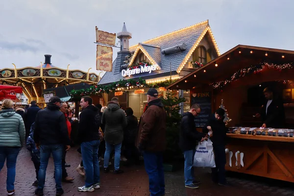 stock image Hanau, Germany - December 15, 2019: People standing in front of stalls at a Christmas market in Hanau, Germany.