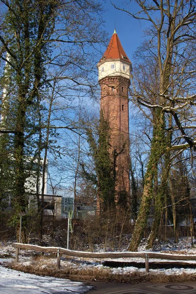 Karlsruhe Duitsland Februari 2021 Toren Achter Bomen Een Zonnige Winterdag — Stockfoto