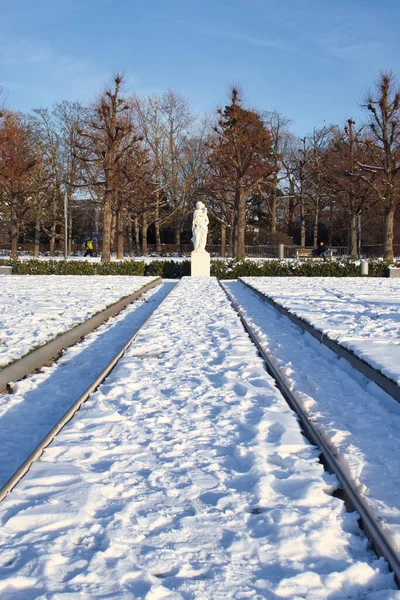 Karlsruhe Germany February 2021 Snow Flower Bed Leading White Statue — Stock Photo, Image