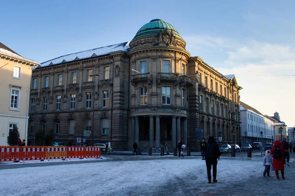 ドイツ カールスルーエ 2021年2月12日 冬の午後 ドイツ カールスルーエの歴史的建造物内の警察署 — ストック写真