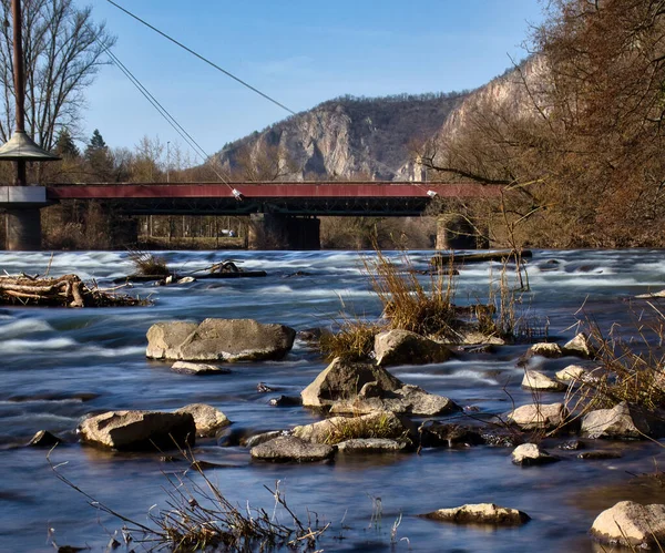 Bad Munster Duitsland Februari 2021 Rode Brug Nahe Met Rotsen — Stockfoto