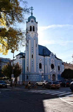 Bratislava, Slovakya - 25 Ekim 2021: Bratislava, Slovakya 'da Mavi Kilise olarak bilinen St. Elizabeth Kilisesi.
