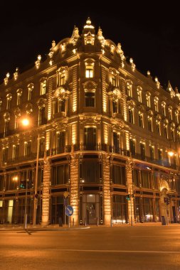 Budapeşte, Macaristan - 26 Ekim 2021: Budapeşte, Macaristan 'da gece Buddha Bar Oteli.