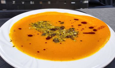 Almanya 'da bir sonbahar günü Ludwigsburg Balkabağı Festivali' nde balkabağı çorbası. 
