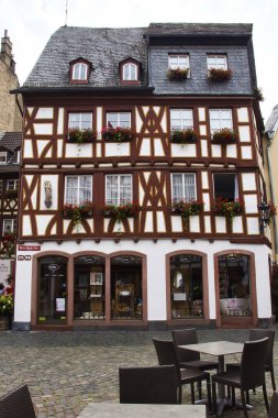 Mainz, Almanya - 25 Haziran 2021: Mainz, Almanya 'da bir yaz günü mağazası olan bina.