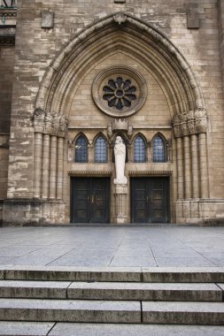 Lüksemburg Şehri, Lüksemburg - 20 Aralık 2021: Lüksemburg 'daki Notre Dame Katedrali Önü.