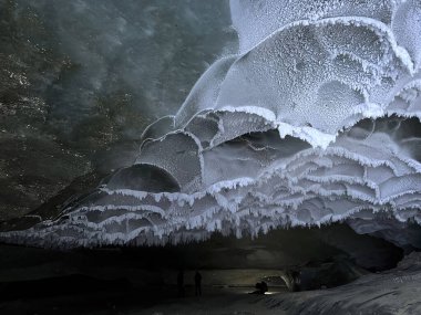 Castner Mağarası Tavanı, Alaska 'da kış günü bir buz mağarası.. 