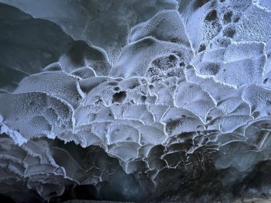 Castner Mağarası 'nın tavanında dizayn, Alaska' da kış günü bir buz mağarası..