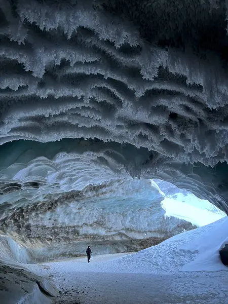 Castner Mağarası 'nın içinde Alaska' da bir kış günü. 