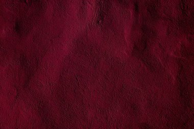 Canlı bir bordo arka plan desenli ve kumlu bir yüzeyi sergiliyor, tasarım projeleri, posterler ve dijital içerik için ideal cesur ve davetkar bir renk tuvali gerektiriyor.