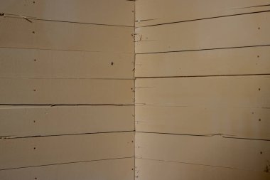 Görünür çiviler ve organik tahıllarla bir köşe oluşturan doğal ahşap tahtalar, arka plan ve sunum materyallerinde yaratıcı kullanımlar için uygun bir rustik doku sunuyor..