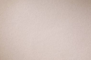 Ortasında katlanmış eski gri kağıt.