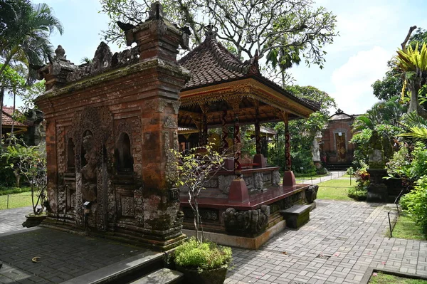 Bali, Endonezya - 11 Kasım 2022: Bali 'nin Turistik Çekim ve Yerleşkeleri