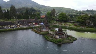 Bali, Endonezya - 11 Kasım 2022: Bali 'nin Turistik Çekim ve Yerleşkeleri