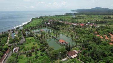 Bali, Endonezya - 11 Kasım 2022: Bali 'nin Turistik Çekim ve Yerleşkeleri