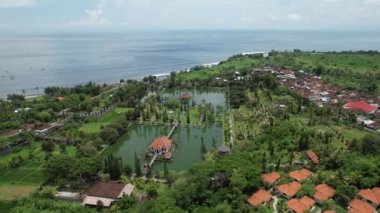 Bali, Endonezya - 11 Kasım 2022: Bali 'nin Turistik Çekim ve Yerleşkeleri