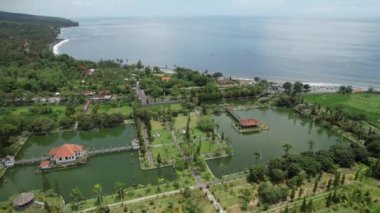 Bali, Endonezya - 11 Kasım 2022: Bali 'nin Turistik Çekim ve Yerleşkeleri