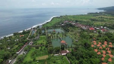Bali, Endonezya - 11 Kasım 2022: Bali 'nin Turistik Çekim ve Yerleşkeleri
