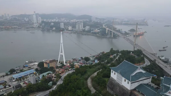 Ha Long Körfezi, Vietnam - 26 Kasım 2022: 