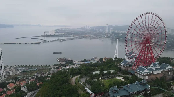 Ha Long Körfezi, Vietnam - 26 Kasım 2022: 