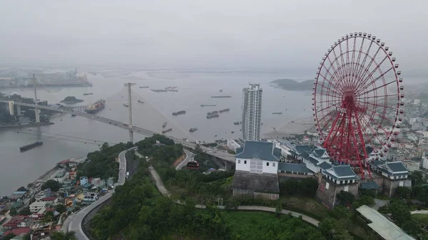 Ha Long Körfezi, Vietnam - 26 Kasım 2022: 