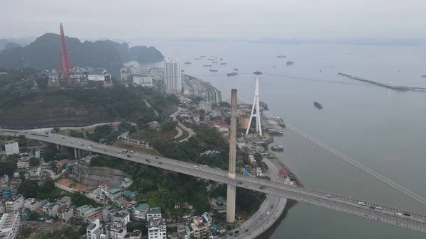 Ha Long Körfezi, Vietnam - 26 Kasım 2022: 