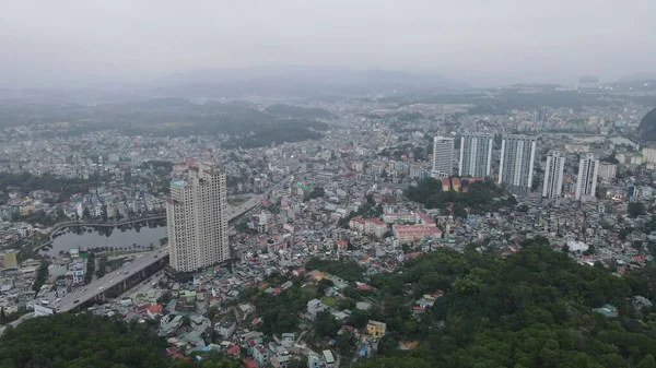 Ha Long Körfezi, Vietnam - 26 Kasım 2022: 