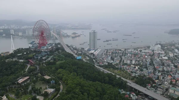 Ha Long Körfezi, Vietnam - 26 Kasım 2022: 