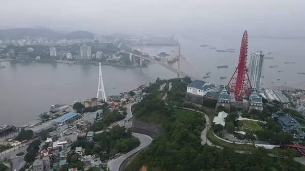 Ha Long Körfezi, Vietnam - 26 Kasım 2022: 