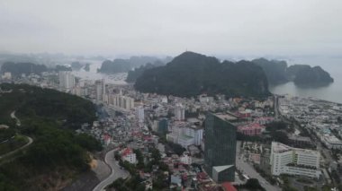 Ha Long Körfezi, Vietnam - 26 Kasım 2022: 