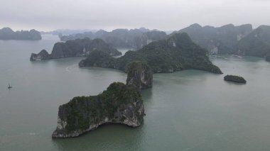 Ha Long Körfezi, Vietnam - 26 Kasım 2022: 