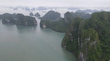 Ha Long Körfezi, Vietnam - 26 Kasım 2022: 